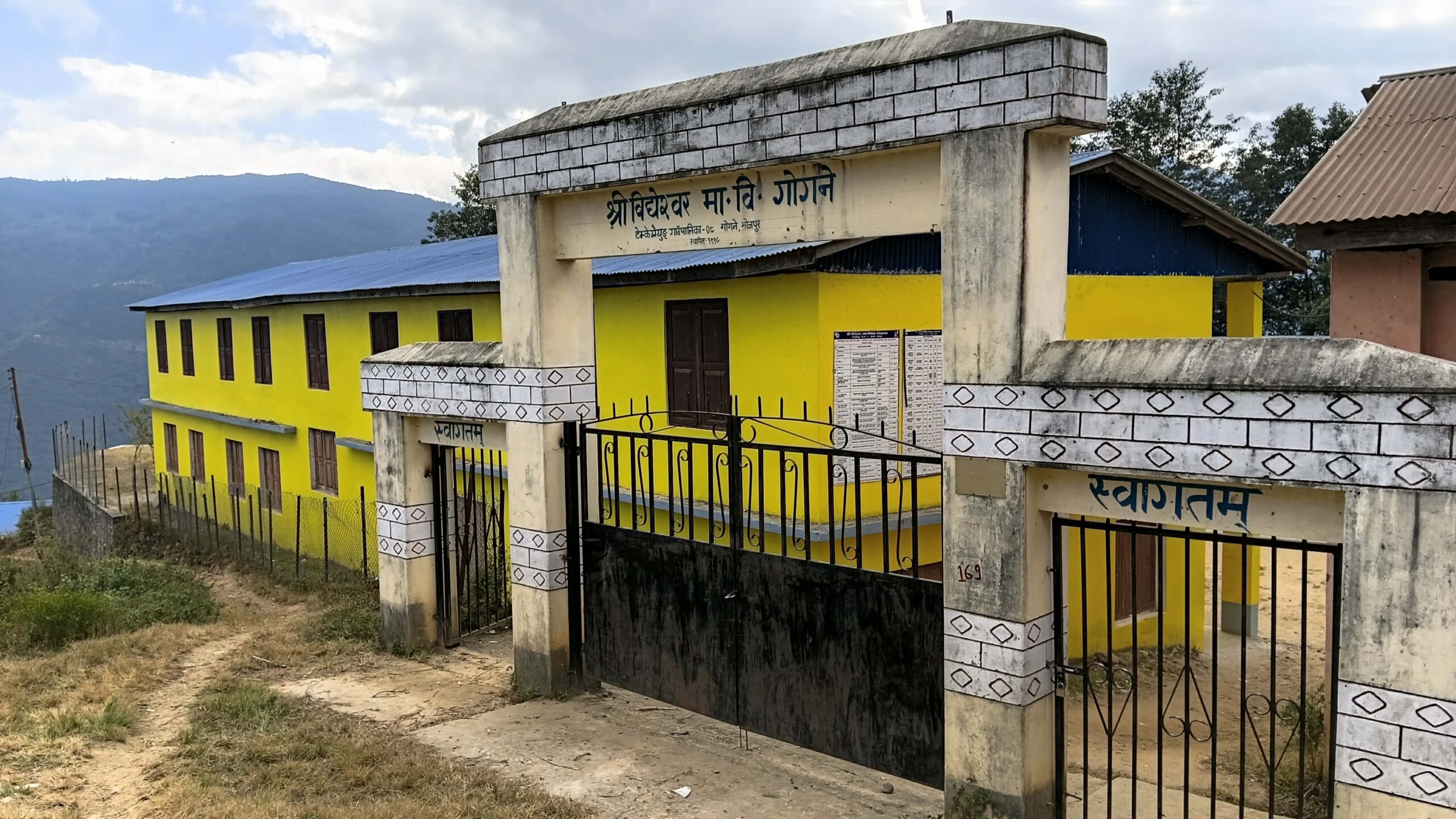 टेम्केमैयुङका सामुदायिक विद्यालयमा ‘घेराबारा’