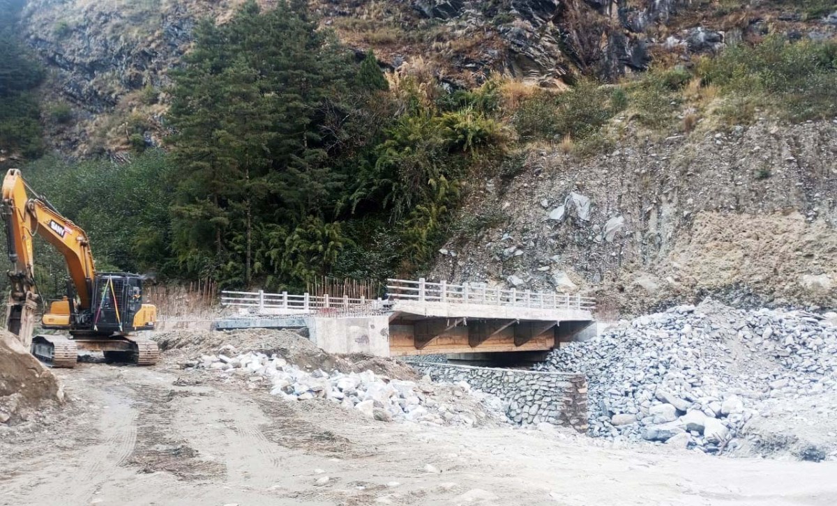 कोरला सडकमा १३ पुल निर्माण