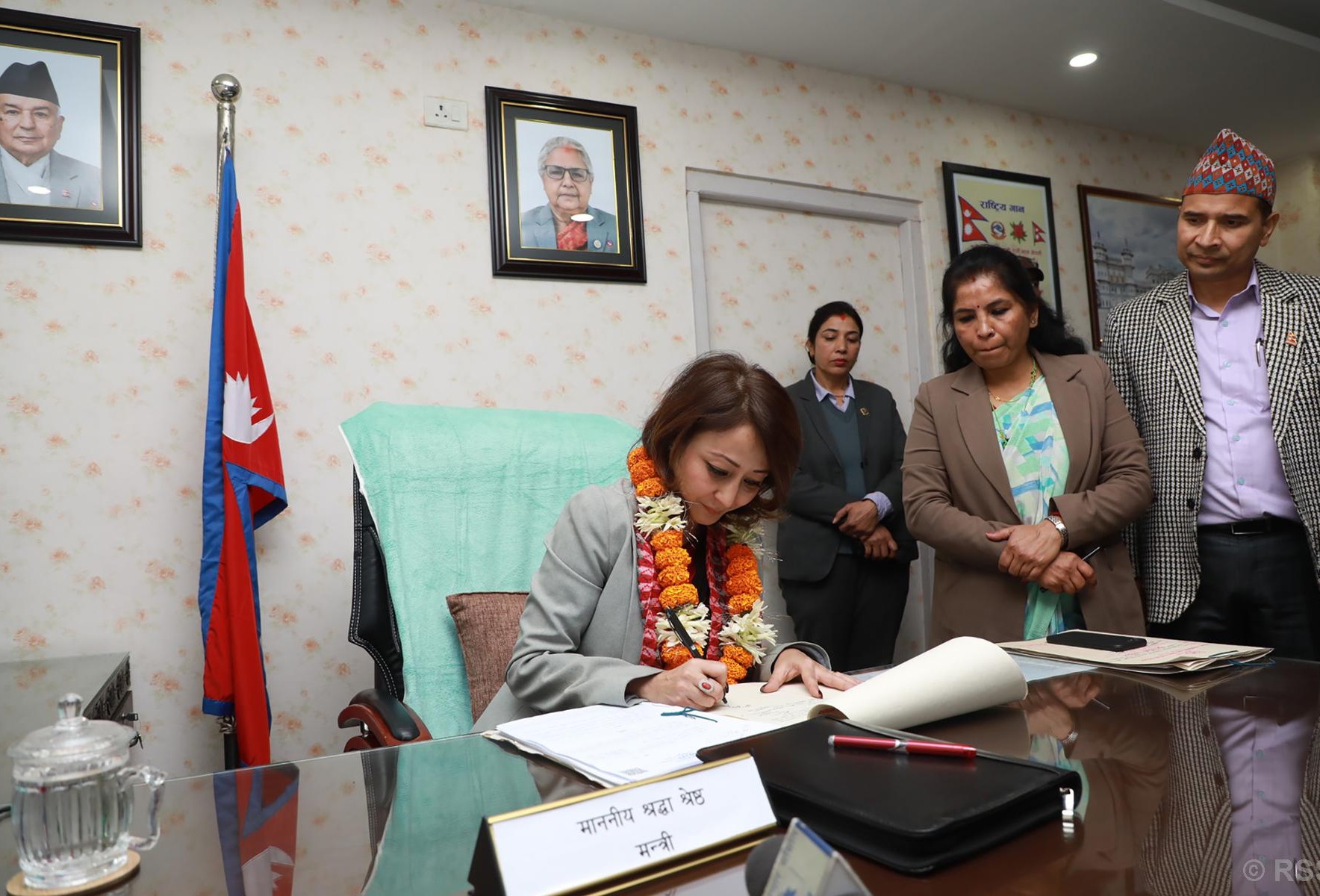 महिलामन्त्री श्रेष्ठद्वारा पदभार ग्रहण