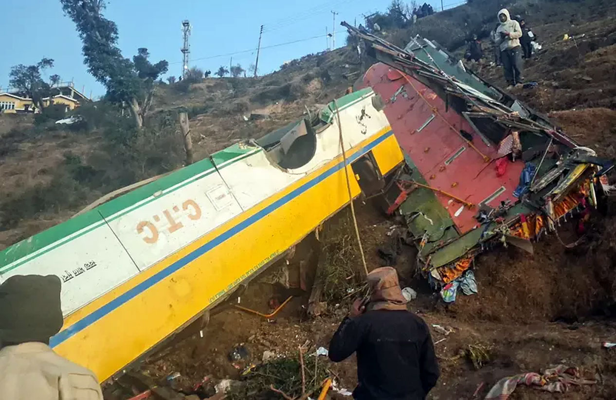 भारतको हिमाचलमा यात्रुवाहक बस दुर्घटना‚ मृत्यु हुनेको संख्या १४ पुग्यो