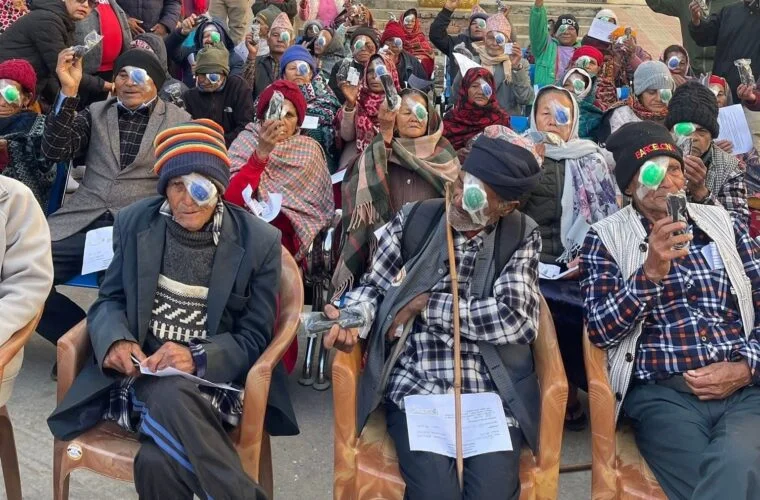 पर्वतमा ७३ जना ज्येष्ठ नागरिकले पाए निःशुल्क आँखाको ज्योति