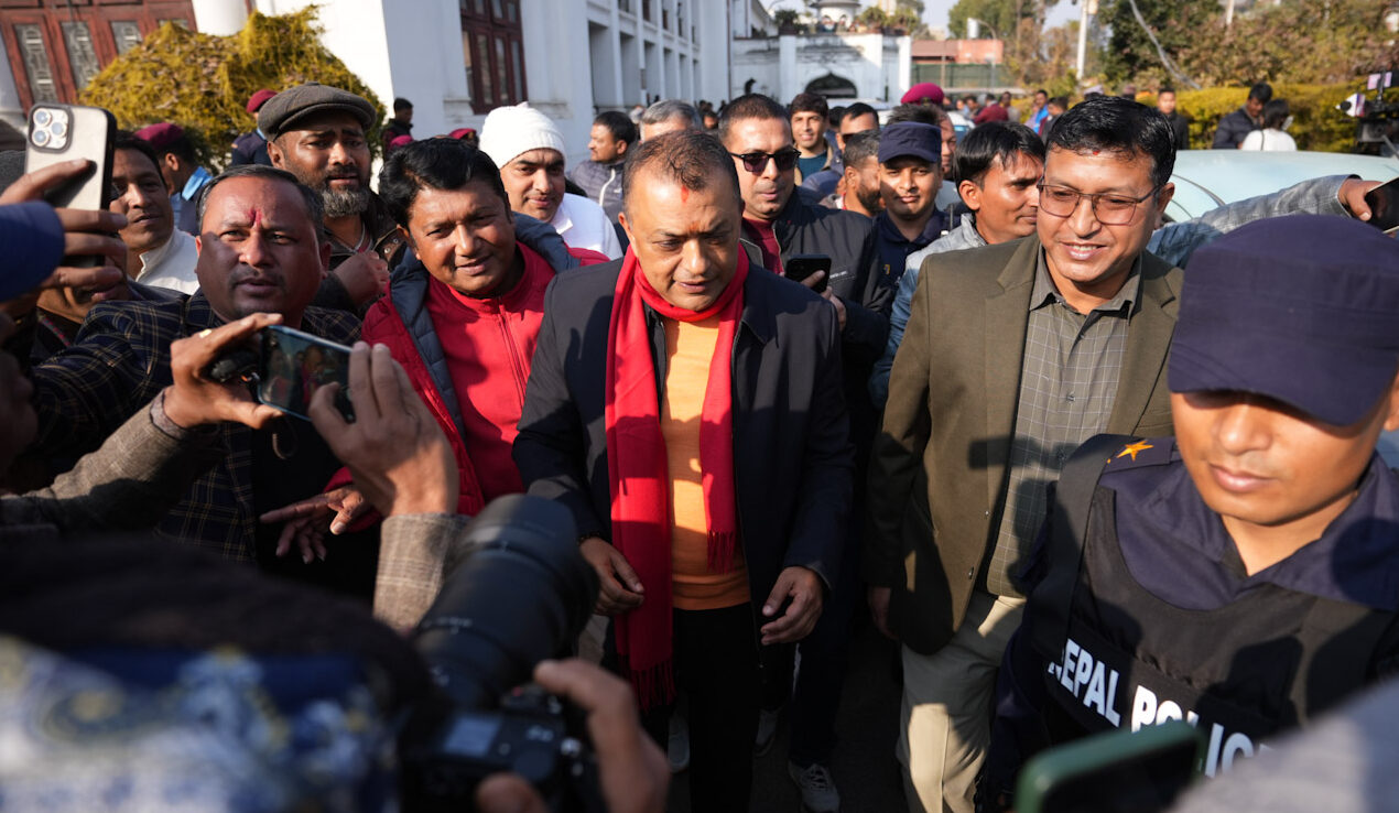 कानुनी लडाइँमा देउवा र थापा कांग्रेस