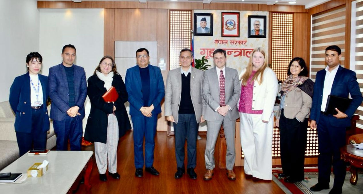 गृहमन्त्री अर्याल र अमेरिकी कार्यवाहक राजदूत अर्बमबीच भेट