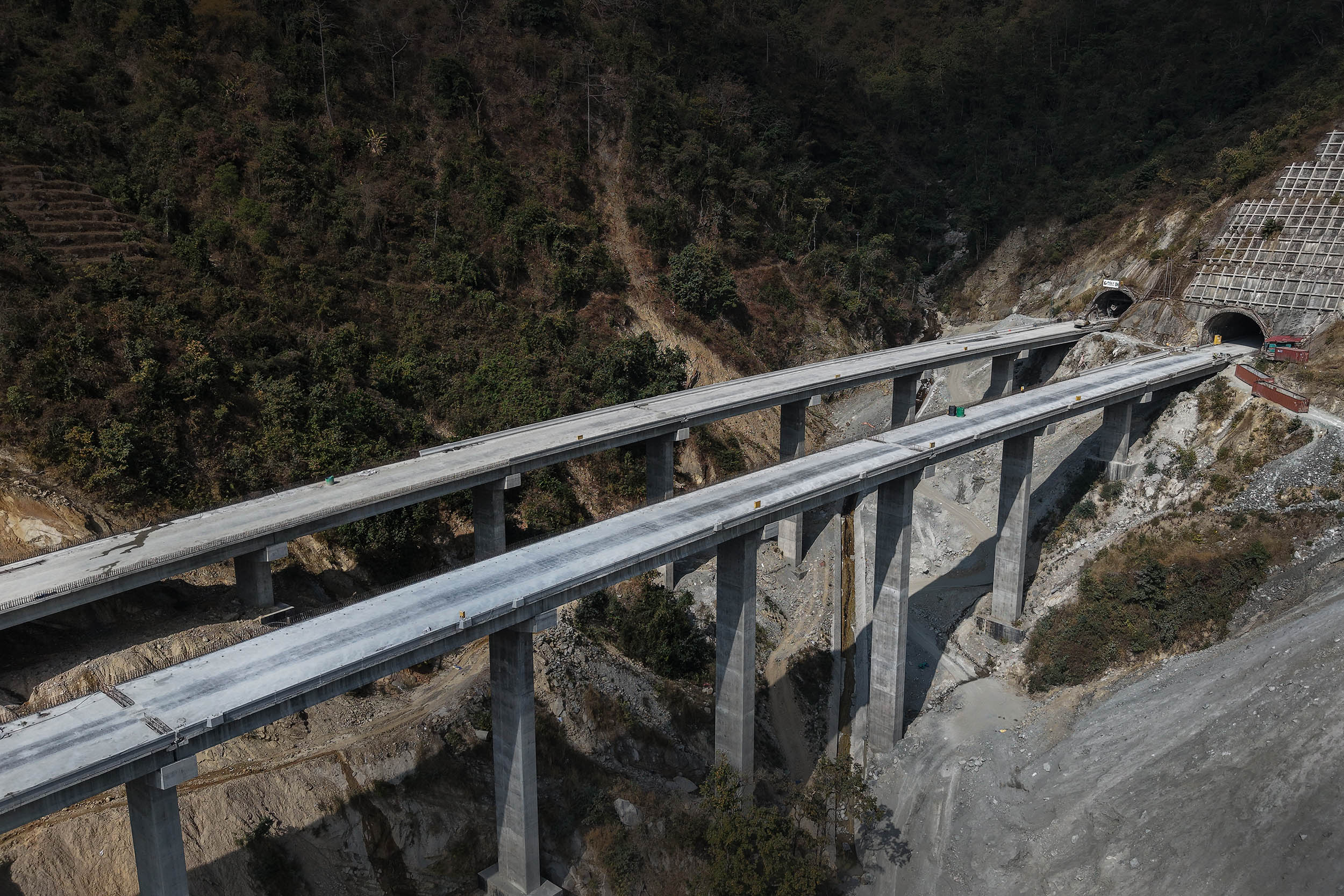 तराई–मधेस द्रुतमार्ग निर्माण ४५ प्रतिशत पूरा, समयमै सक्ने तयारी [फोटो फिचर]