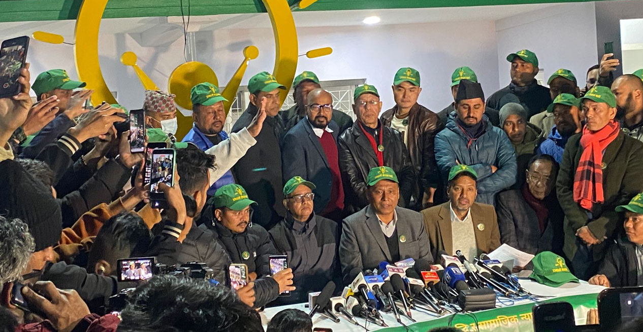 चुनावको मुखैमा कुलमानलाई झट्का, १५ नेताले छाडे पार्टी