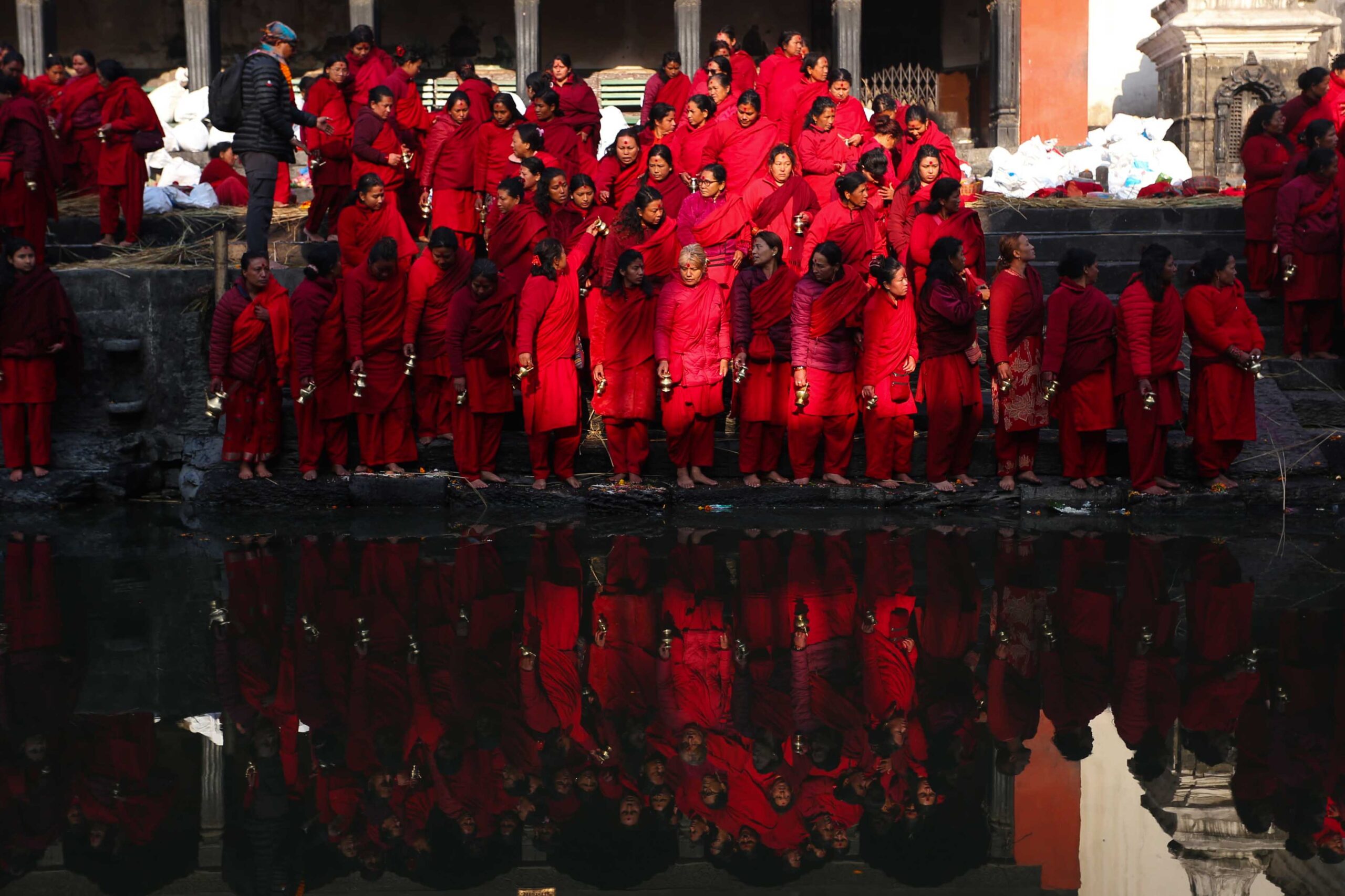 माधवनारायण स्वस्थानीका व्रतालुहरू परदेश यात्रामा, आज बिहान पशुपतिमा पूजा [फोटो फिचर]