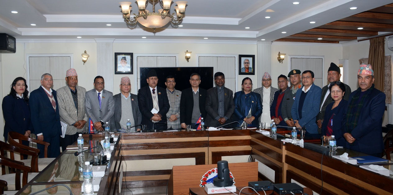 मधेसीसहितका आयोगसँग गृहमन्त्रीको छलफल‚ हिंसा भड्किन नदिन आग्रह