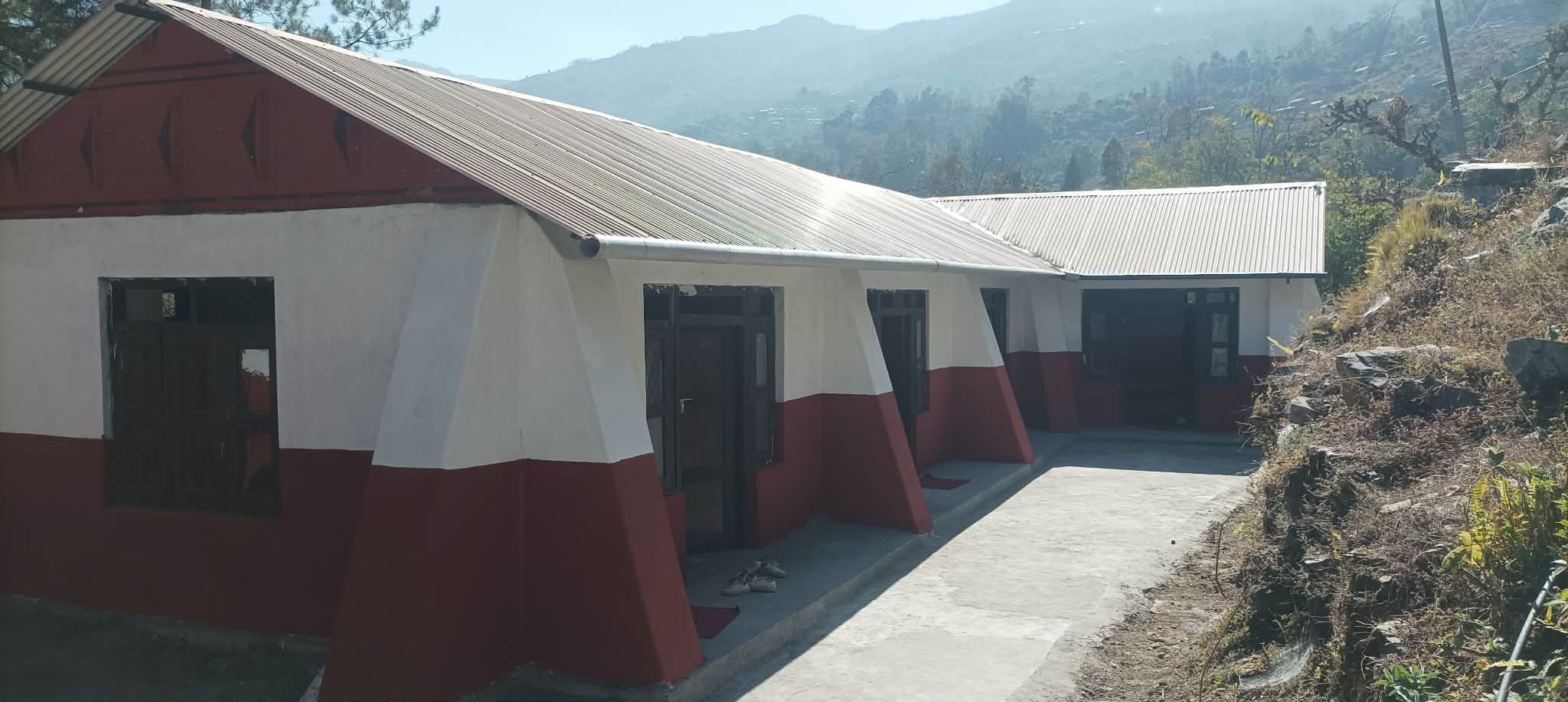 मुक्तिपथ आधारभूत विद्यालयको भवन निर्माण