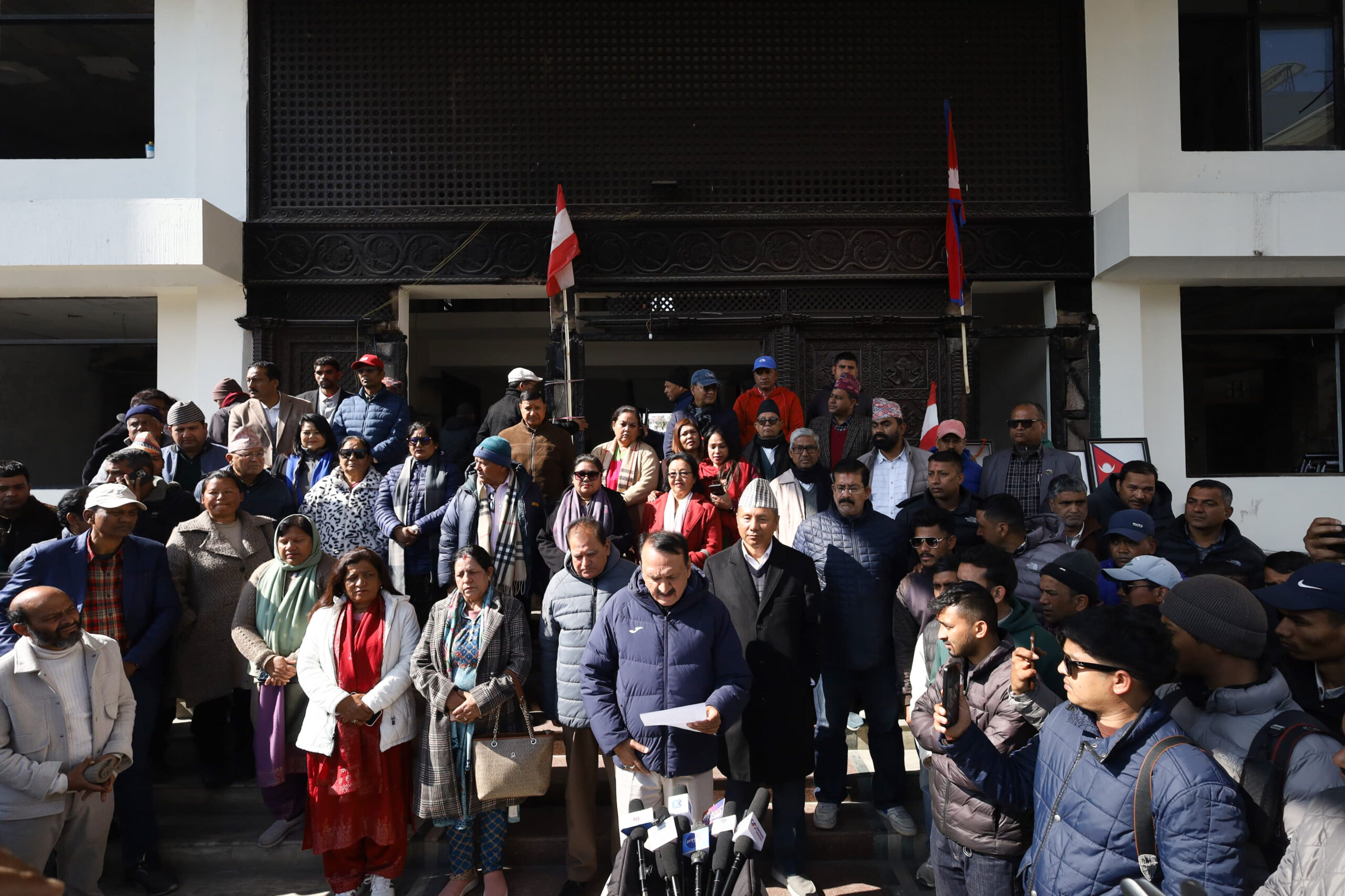 निर्वाचन आयोगको निर्णयविरुद्ध सर्वोच्च जाने देउवा पक्षको निर्णय