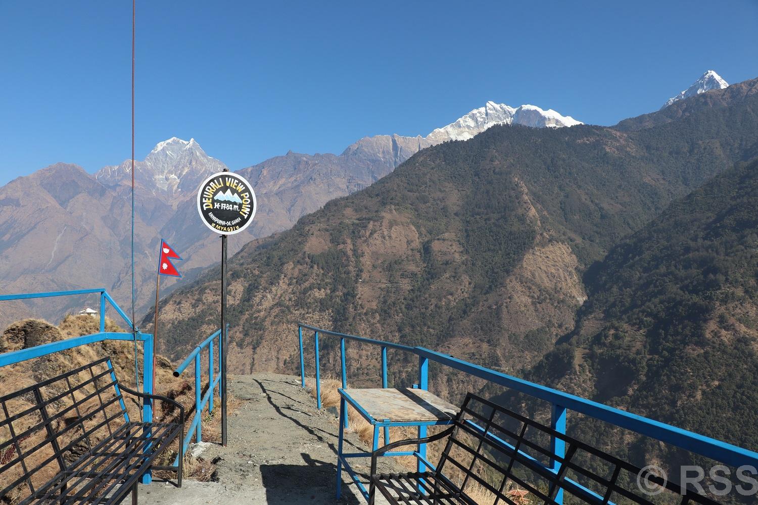 चन्दा र श्रमदानबाट घार देउरालीमा दृष्यावलोकन केन्द्र निर्माण