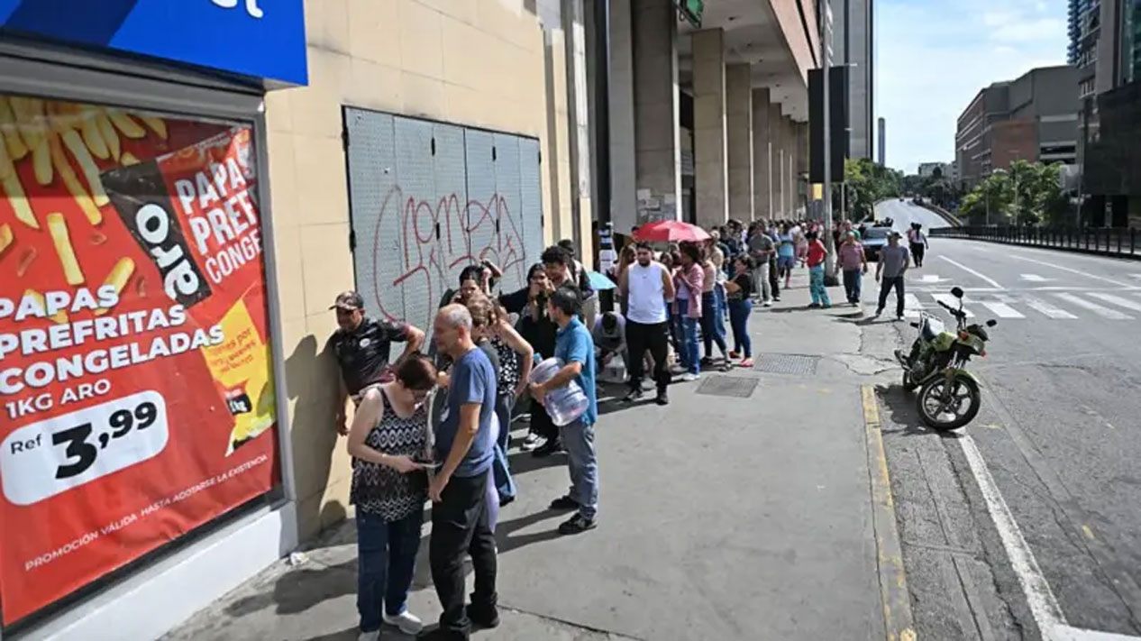 भेनेजुएलाको राजधानी काराकासका सडकमा सन्त्रास [तस्बिर]