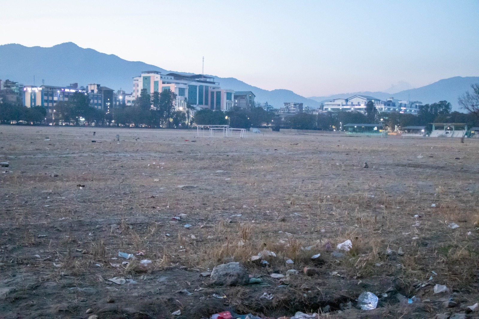 सैनिक मञ्चको दक्षिण चौर सुधार्दै महानगर, झण्डै ३ करोडको वरमुढा घाँस रोपिने