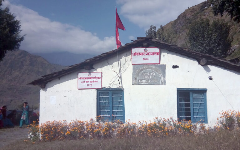 सेयर दिनुपर्ने माग गर्दै मकरीगाड हाइड्रोपावरविरुद्ध स्थानीय आन्दोलित