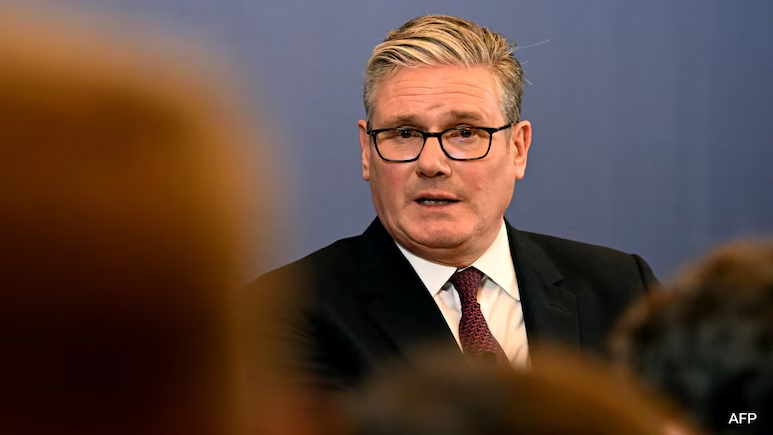 बेलायतका प्रधानमन्त्री चीन भ्रमणका लागि प्रस्थान