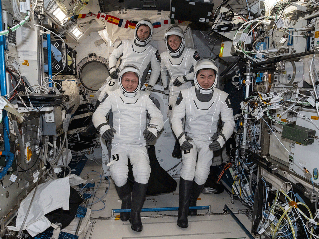 नासाको पहिलो मेडिकल निकासीमा चार अन्तरिक्ष यात्री पृथ्वी फर्कँदै