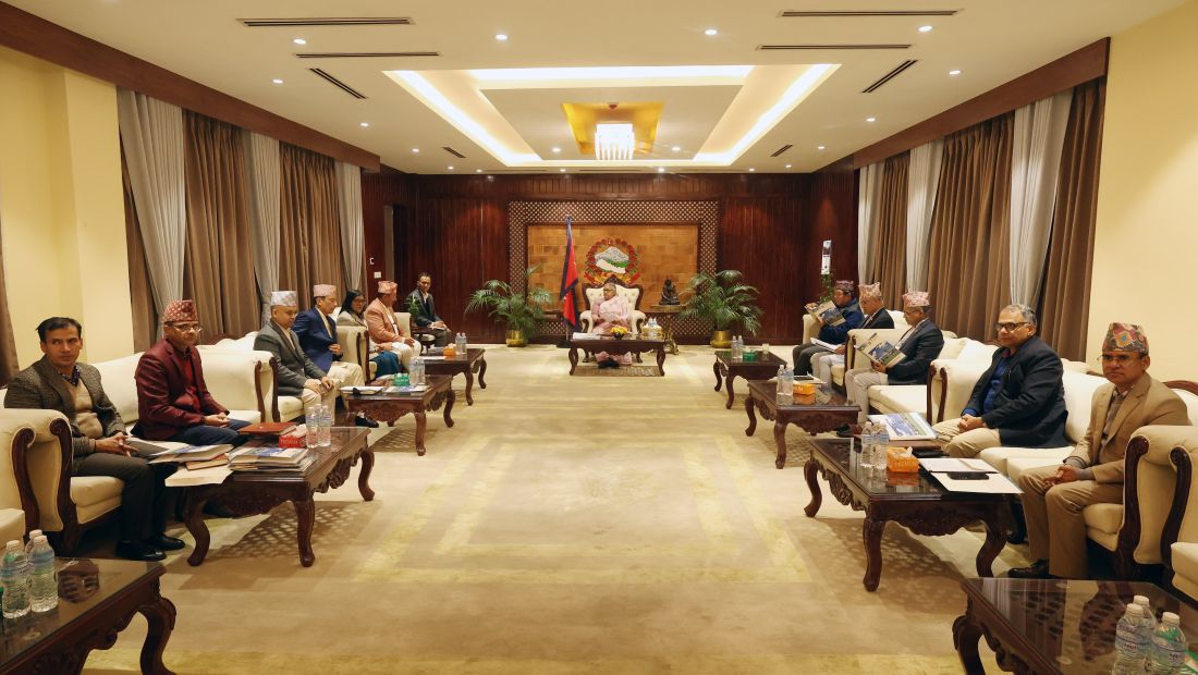 प्रधानमन्त्रीसँग निर्वाचन आयुक्तहरूको भेट: निर्वाचन आचारसंहिता माघ ३ गतेदेखि लागू हुने