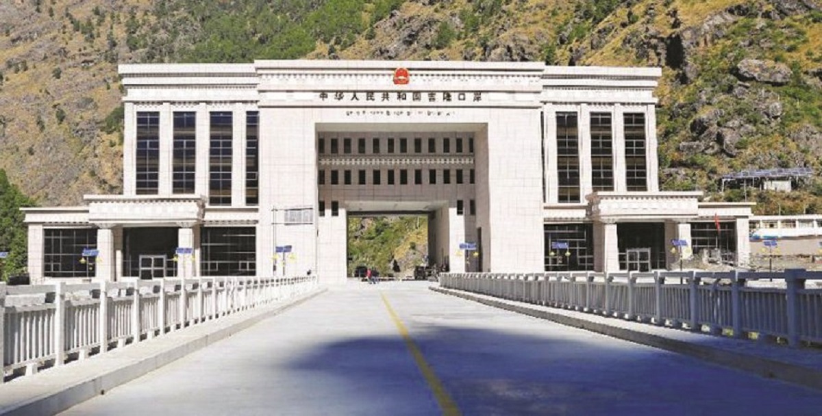 खासा क्षेत्रमा भीषण आगो लागेपछि तातोपानी नाका बन्द