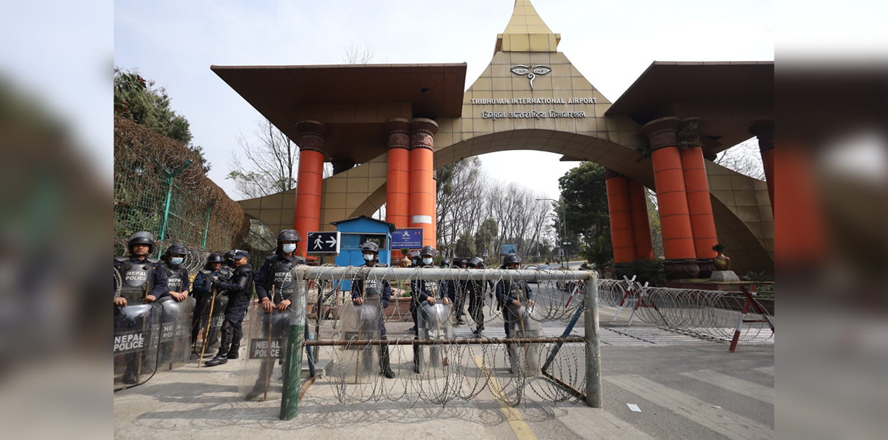 पूर्वराजालाई स्वागत गर्न भन्दै प्रसाईं समूह विमानस्थलमा, सुरक्षा व्यवस्था कडा [फोटो फिचर]