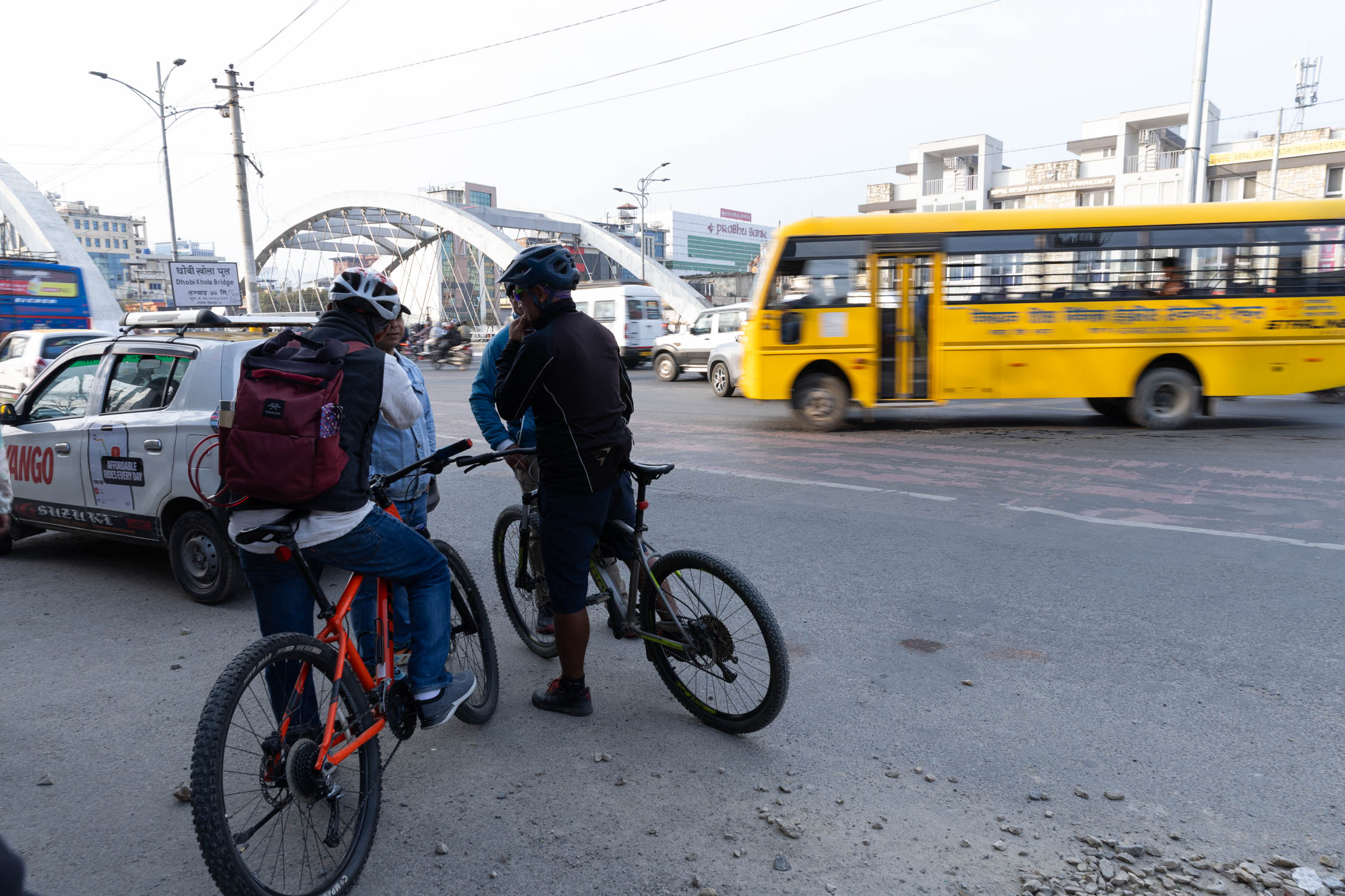 महानगरले बनाएको साइकल लेनमा त्रुटि नै त्रुटि, के भन्छन् साइकल यात्री ? (तस्वीरहरू)