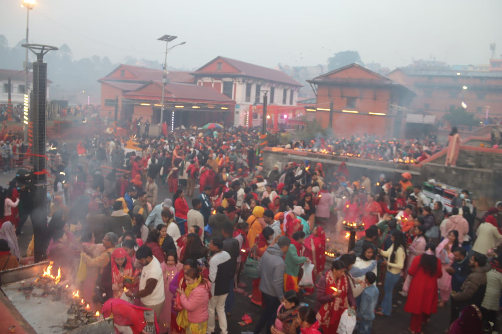 पशुपतिनाथमा सकियो चार प्रहरको पूजा, लाखौँले गरे दर्शन