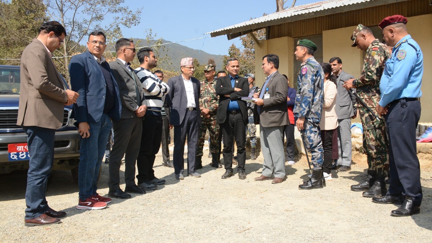 गृहमन्त्रीले गरे काठमाडौँ र मकवानपुरका मतदानस्थलको अनुगमन