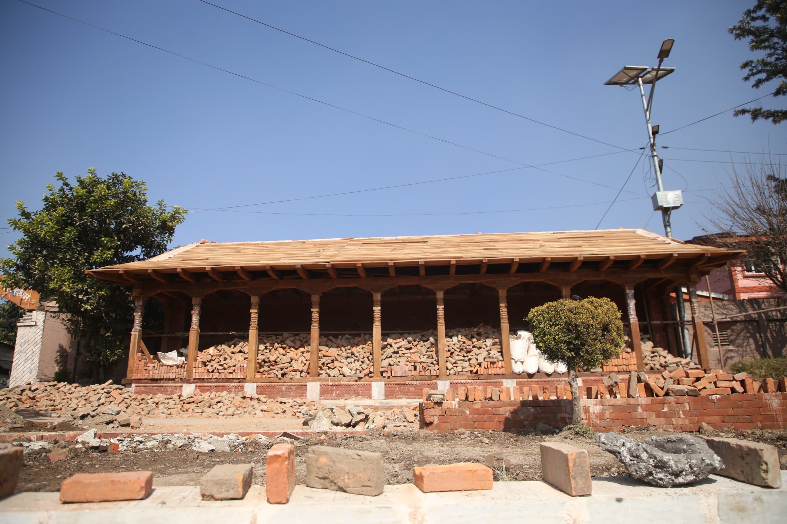गहना पोखरीलाई पुरानै शैलीमा गरिँदैछ पुनर्निर्माण [फोटो फिचर]