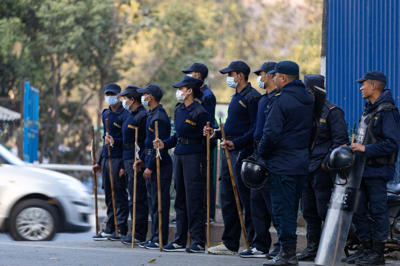 ‘फिल्ड’ मा खटिए निर्वाचन प्रहरी [१२ तस्बिर]