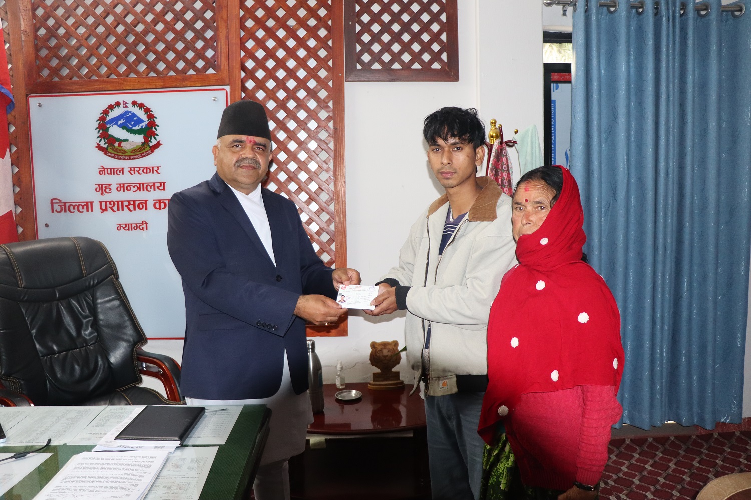 ११ वर्षको पर्खाइपछि सुवासलाई आमाको नामबाट नागरिकता