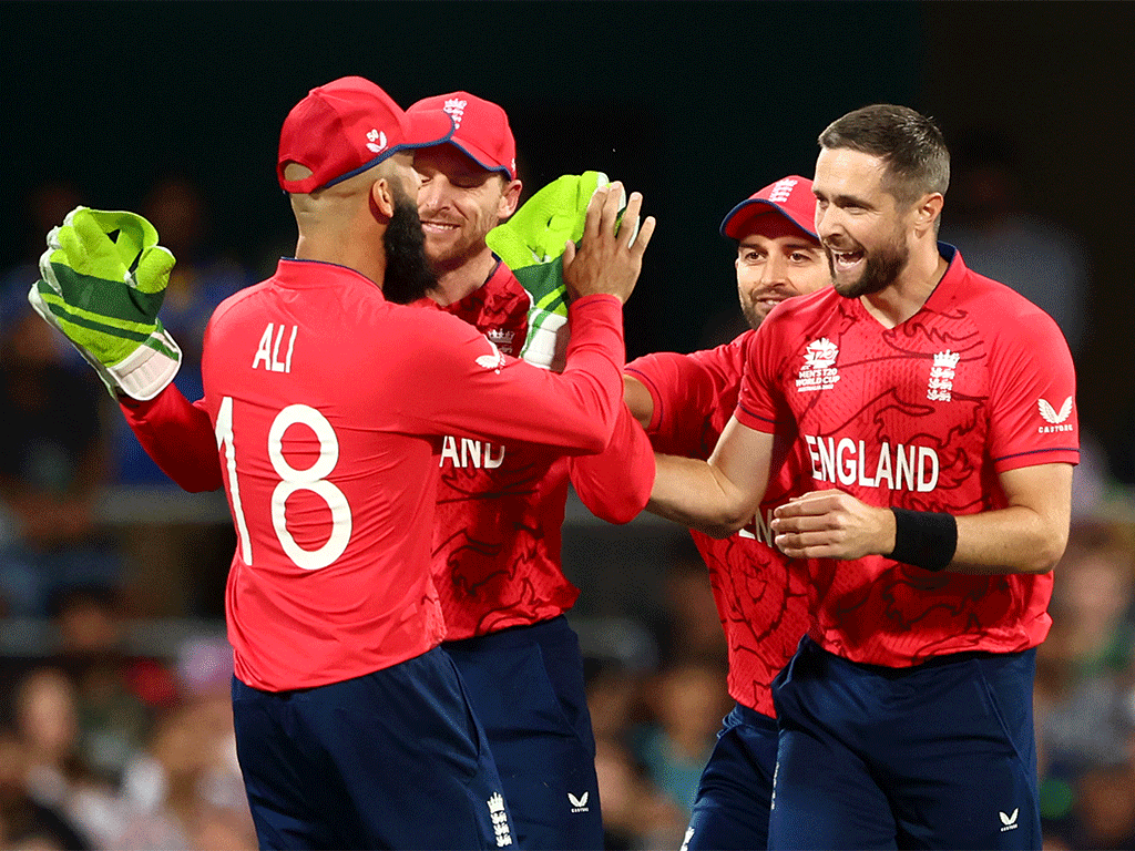 पाकिस्तानलाई हराउँदै इंग्ल्यान्ड टी–२० विश्वकपको सेमिफाइनलमा