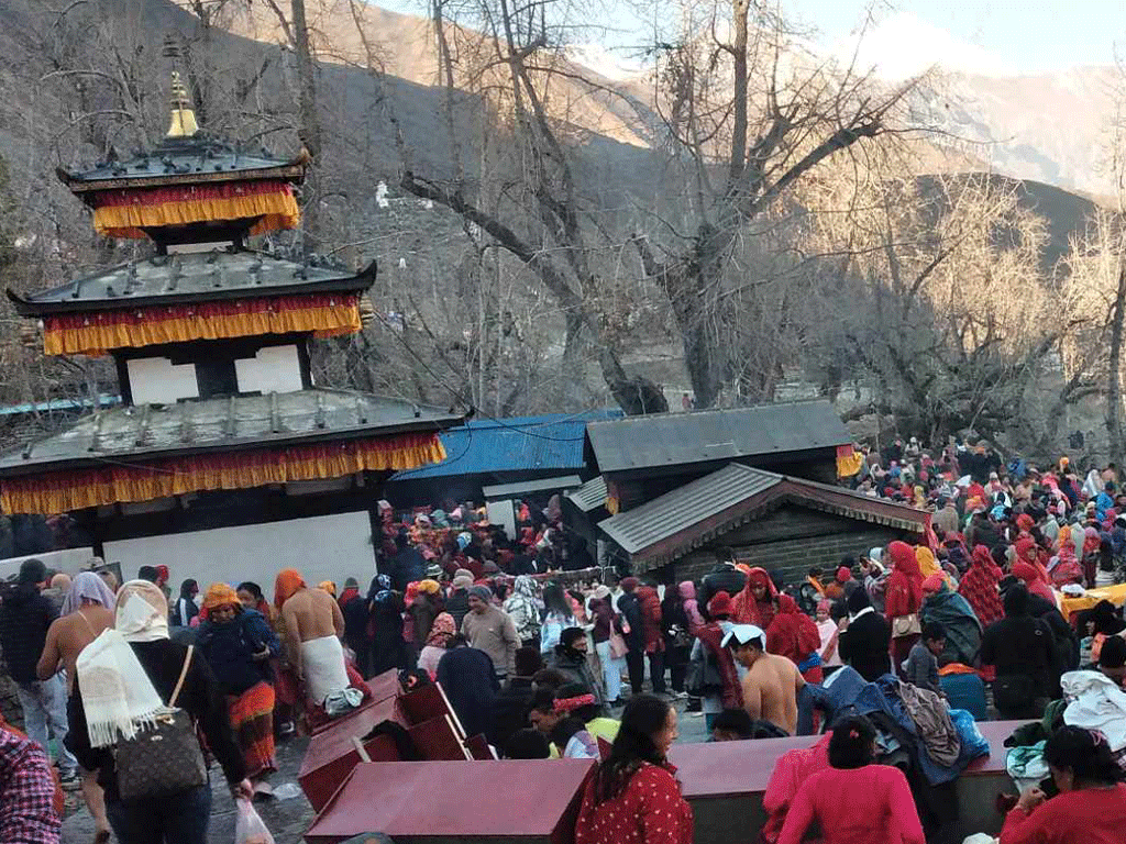 चिसो घटेसँगै मुक्तिनाथ मन्दिरमा दर्शनार्थी बढ्न थाले