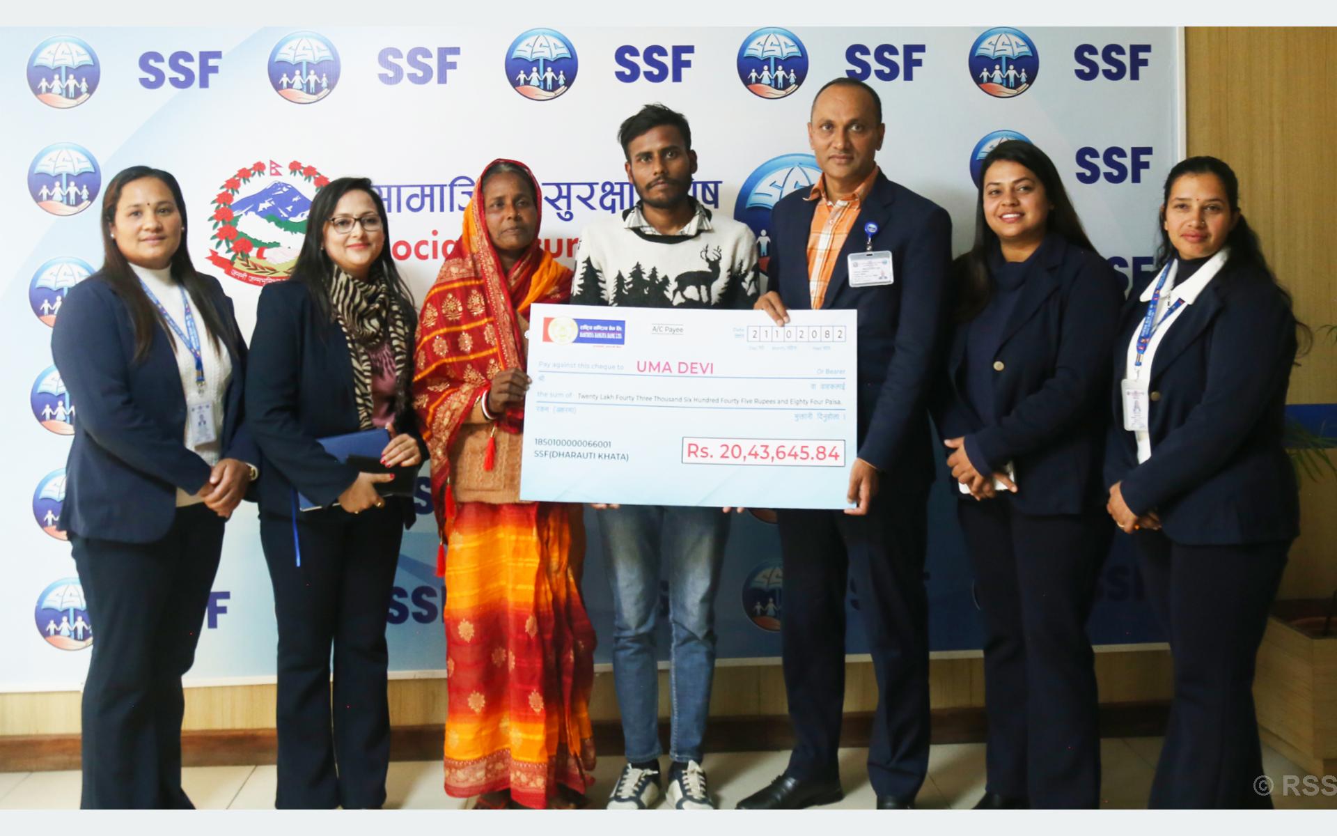 श्रमिकको परिवारलाई २० लाख बढी आर्थिक सहायता