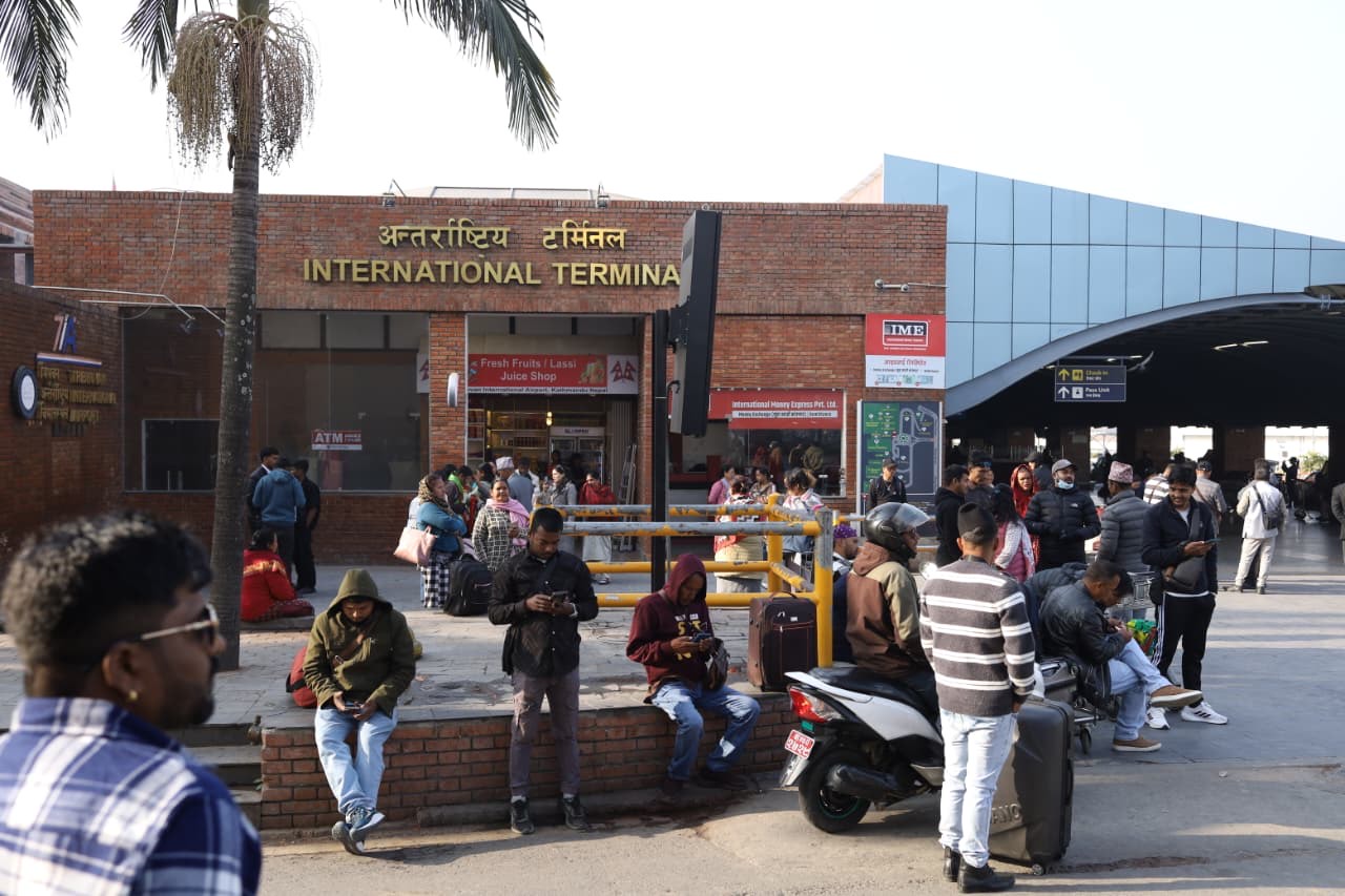 विमानस्थलमा अलपत्र परेकालाई खान र बस्नको व्यवस्था