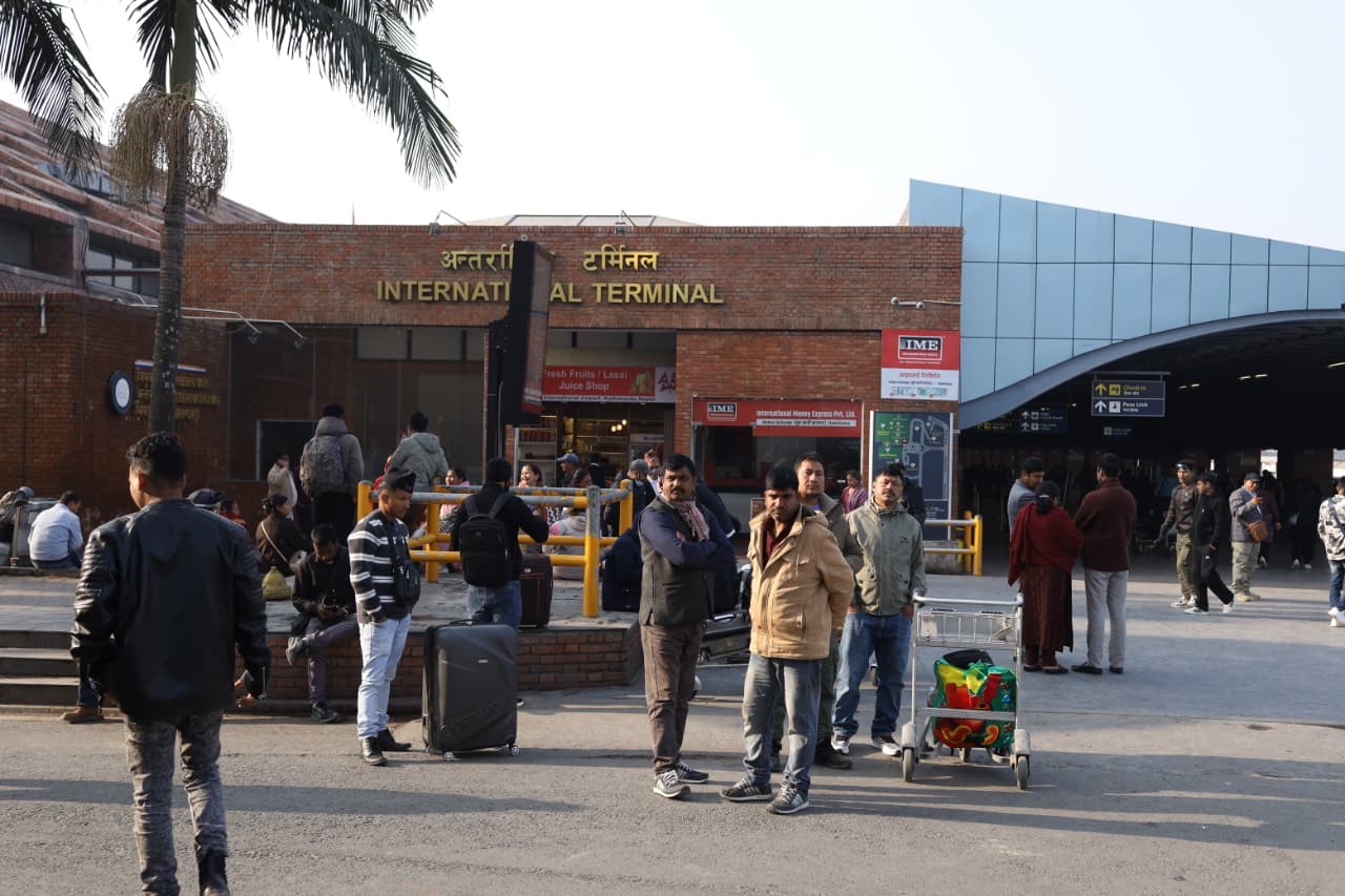 विमानस्थलमा अलपत्र परेकालाई खान र बस्नको व्यवस्था