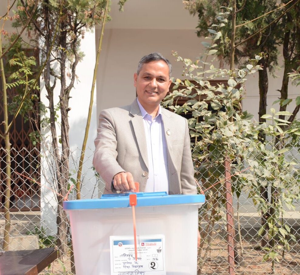 गृहमन्त्री अर्यालद्वारा मतदान