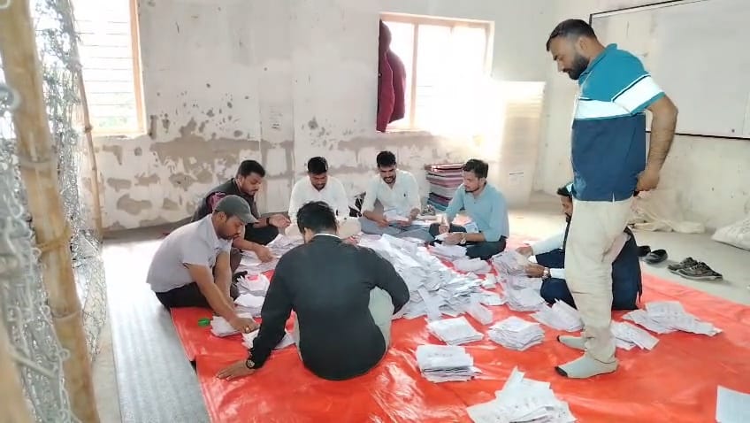 चितवन ३ मा कांग्रेस र एमालेका उम्मेदवारले जोगाएनन् जमानत