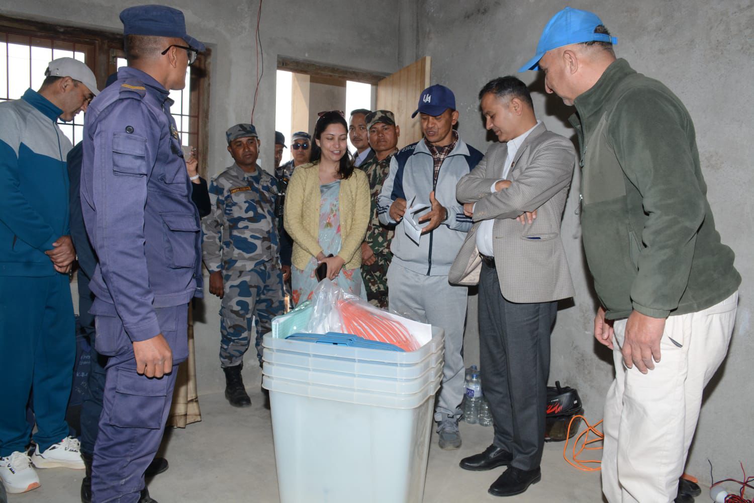 ललितपुरका विभिन्न मतदानस्थलमा गृहमन्त्रीको अनुगमन
