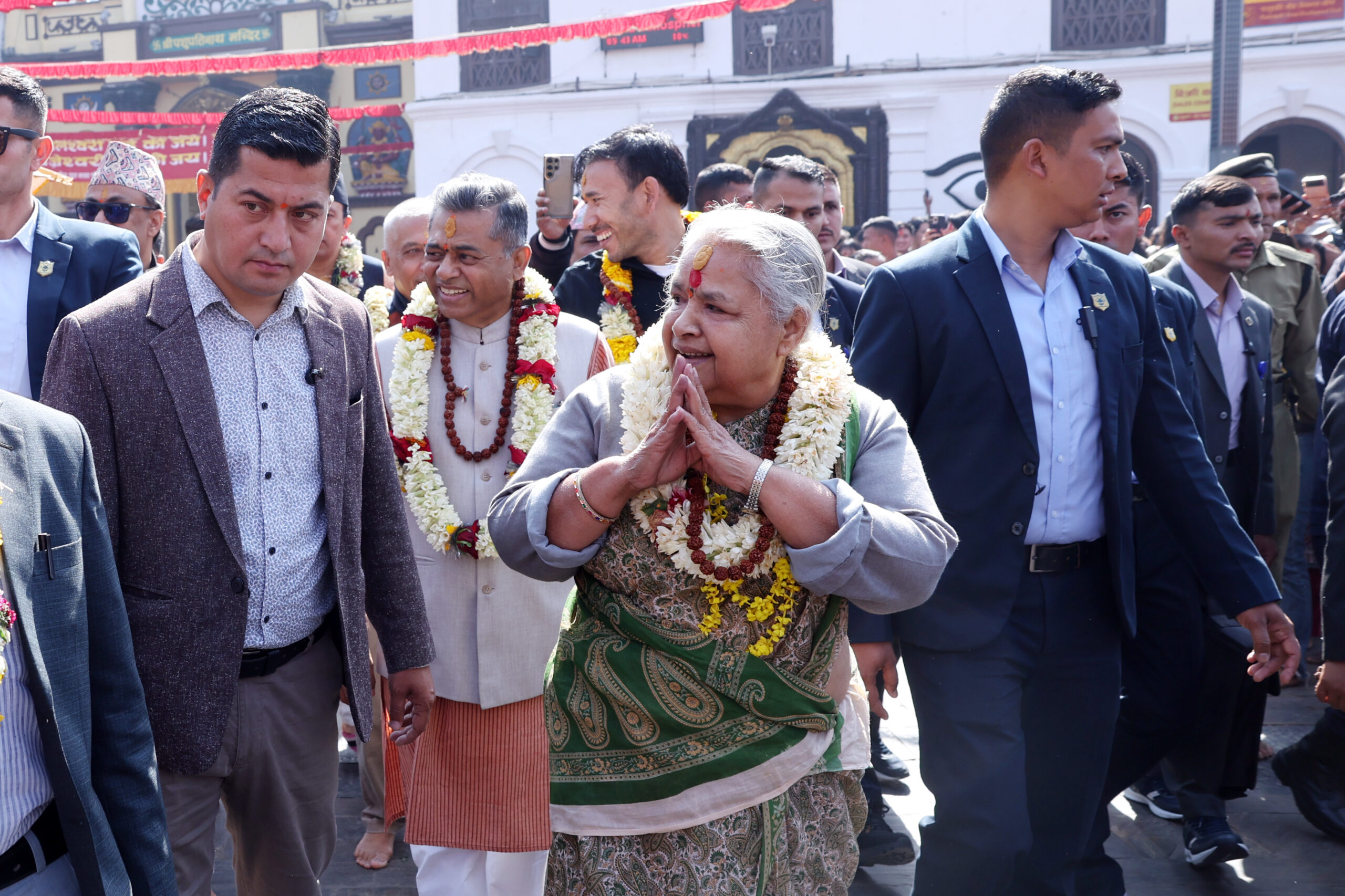 पशुपतिमा प्रधानमन्त्रीले गरिन् रुद्राभिषेक पूजा