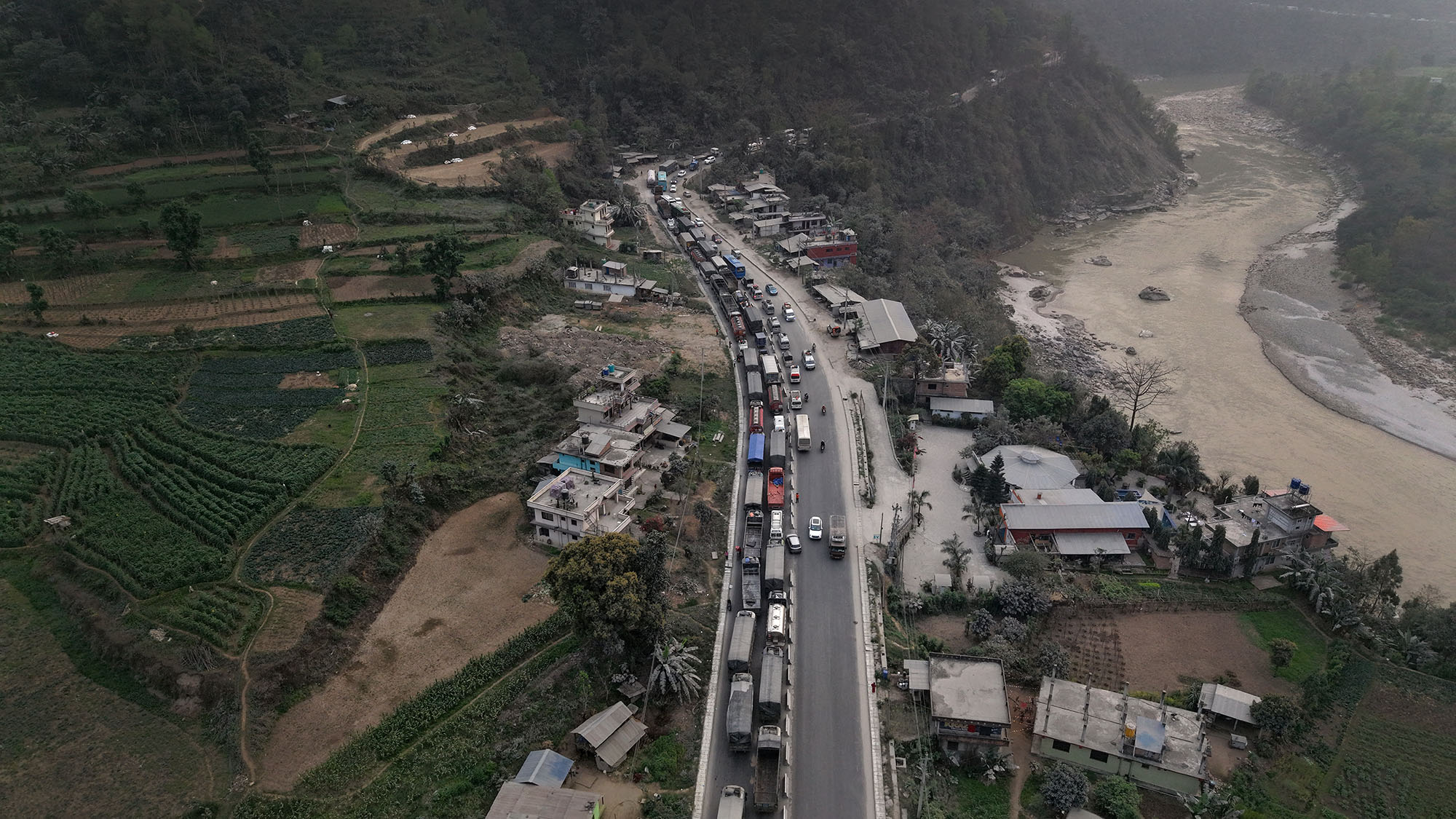 पृथ्वी राजमार्गको जाम [ड्रोन भ्यु]