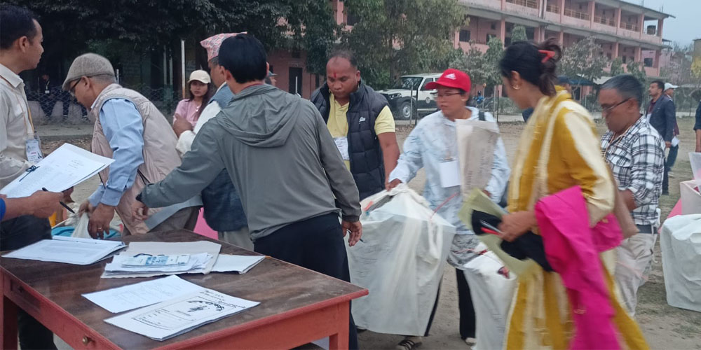 हेलिकप्टरमार्फत मतपेटिका धुञ्चे ल्याइयो