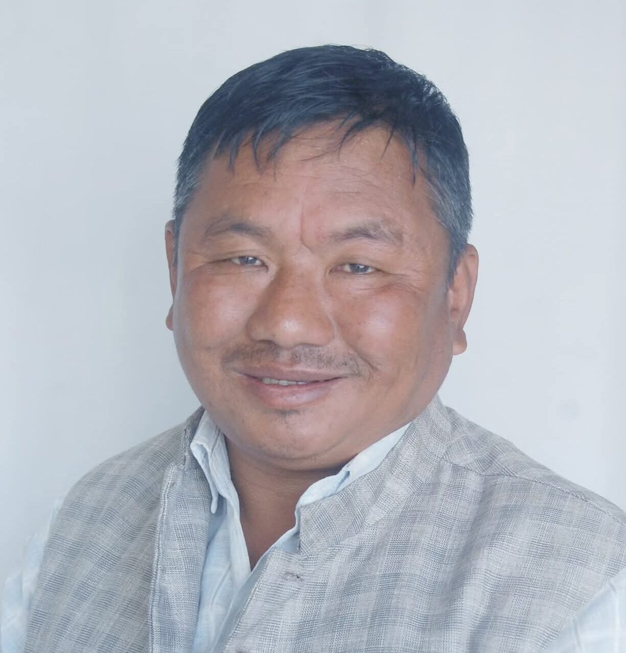 भोजपुरमा श्रम संस्कृतिका ध्रुवराज राई अगाडि