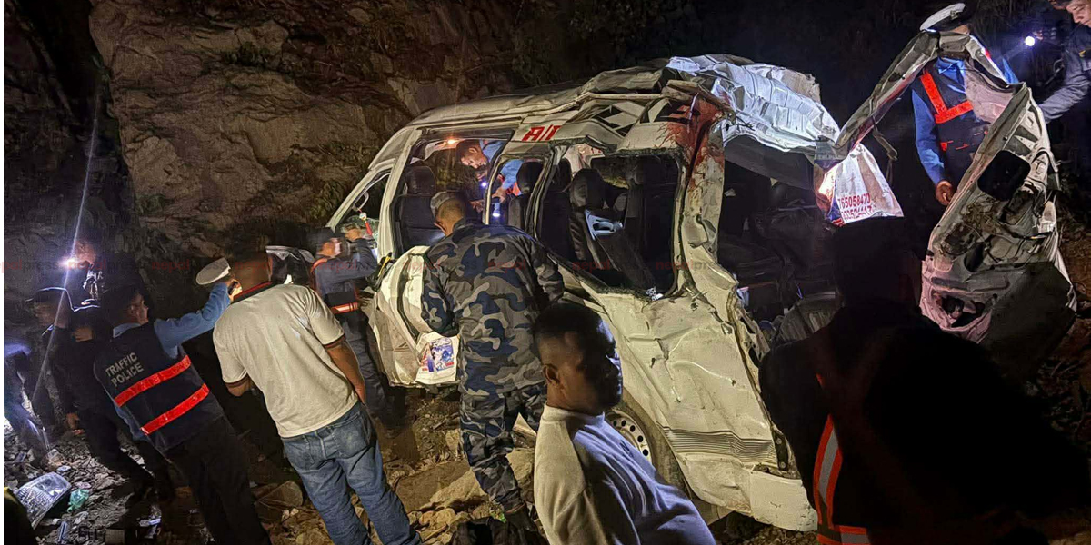 मनकामना माइक्रोबस दुर्घटनाका घाइते जोखिममुक्त