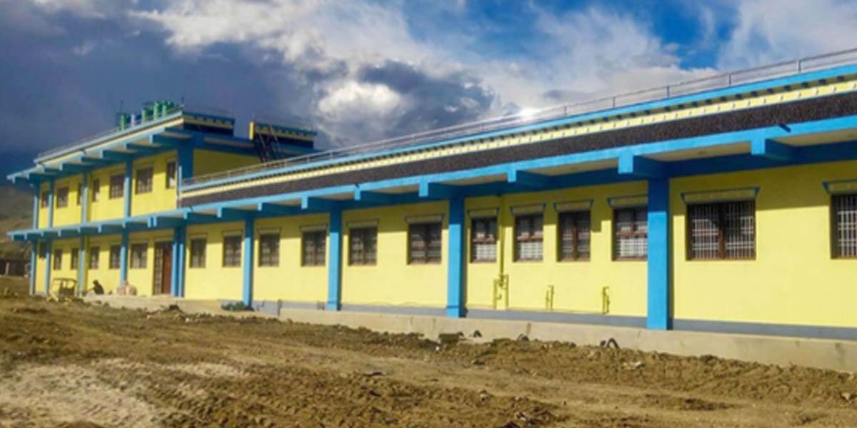 लोमान्थाङको आधारभूत अस्पताल भवन प्रयोगविहीन