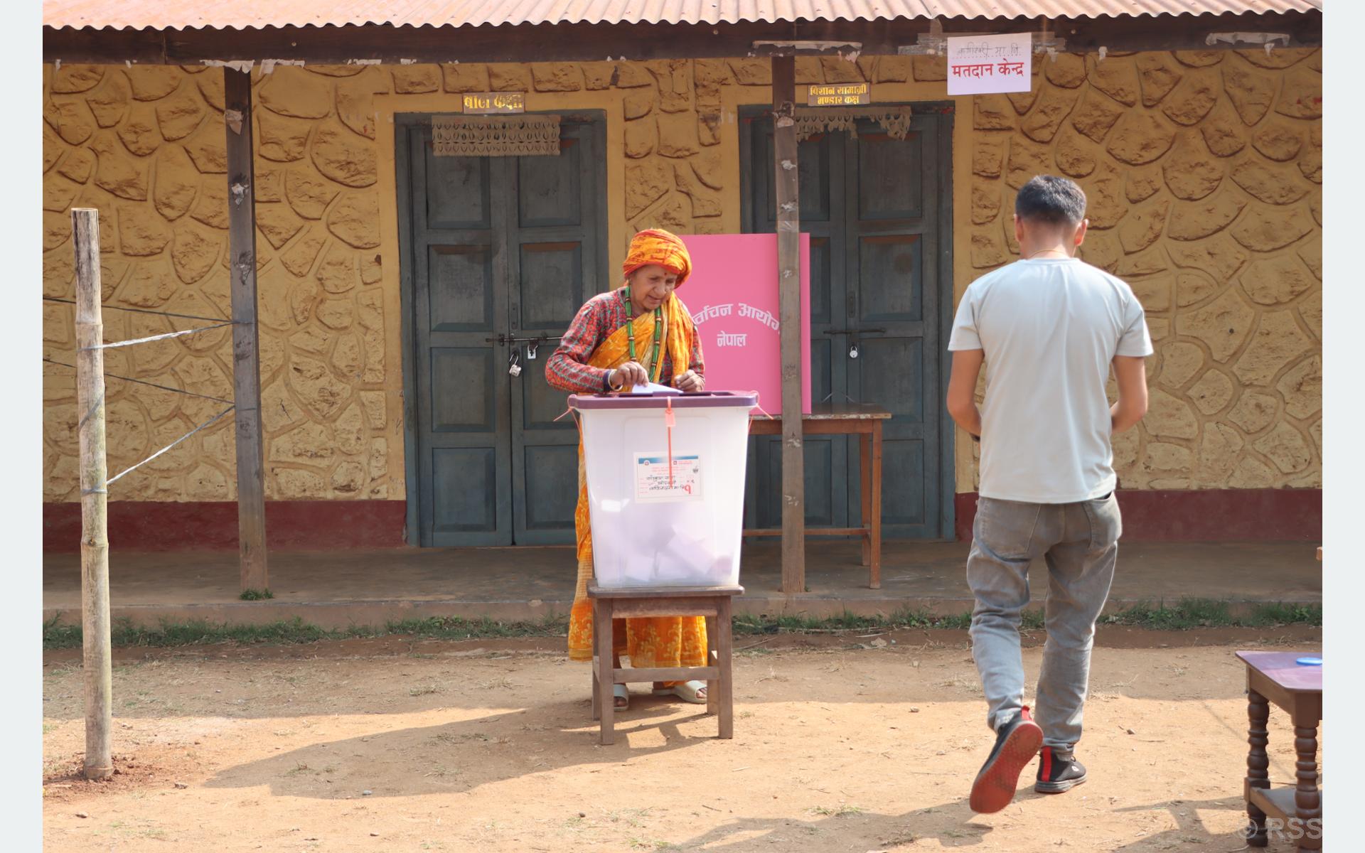 संखुवासभामा मतदान जारी