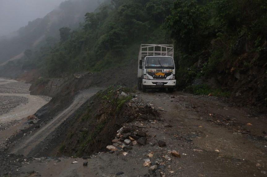 पहिरो खस्दा कान्तिलोकपथ पूर्ण रूपमा अवरुद्ध