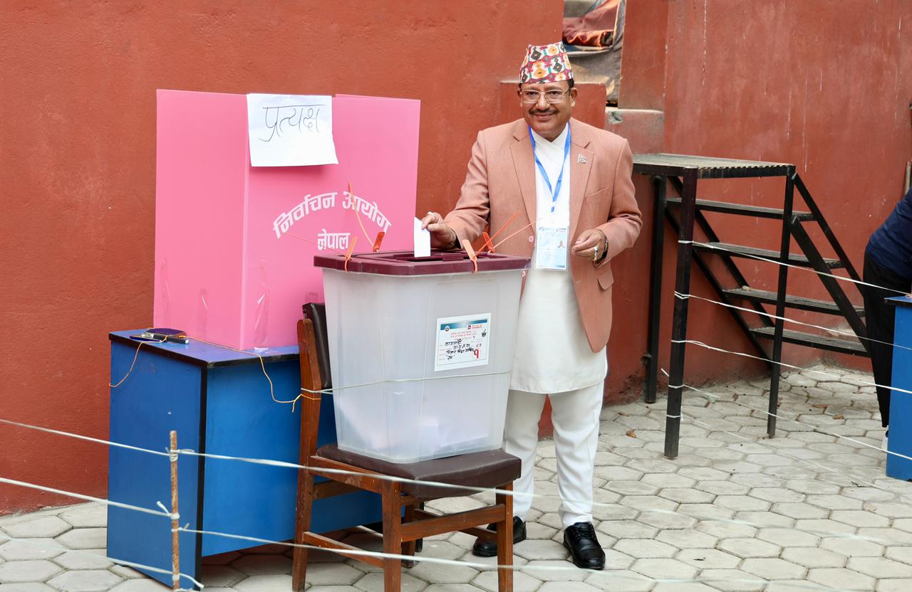 कार्यवाहक प्रमुख निर्वाचन आयुक्त र आयुक्तद्वयद्वारा मतदान