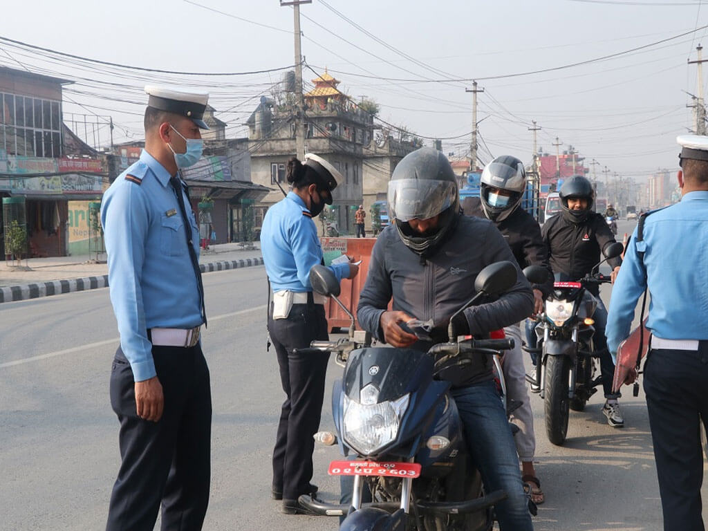 ट्राफिक कारबाहीमा पाँच लाख एकचालिस हजार राजस्व संकलन