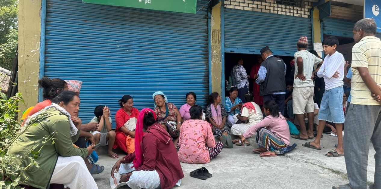 मलका लागि दिनभर लाइन, पालो आउँदा रित्तै