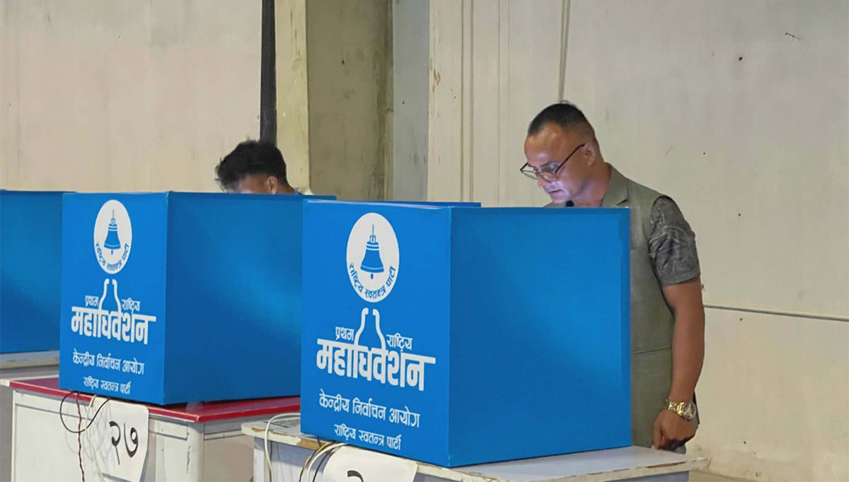 रास्वपा महाधिवेशन: केन्द्रीय सदस्य चुन्न मतदान जारी