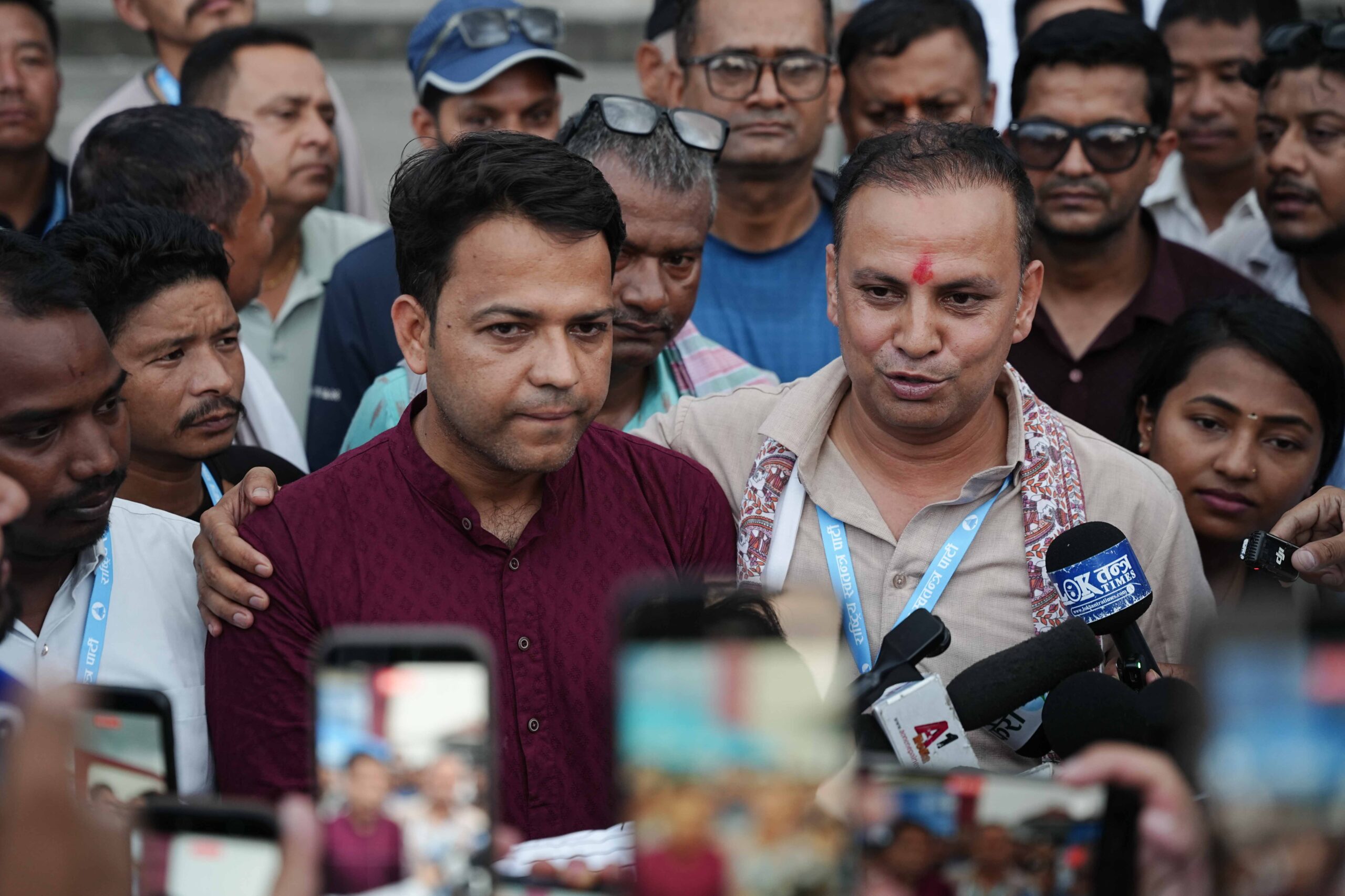 रास्वपा महामन्त्रीमा विपिन आचार्य विजयी, झाले दिए बधाई