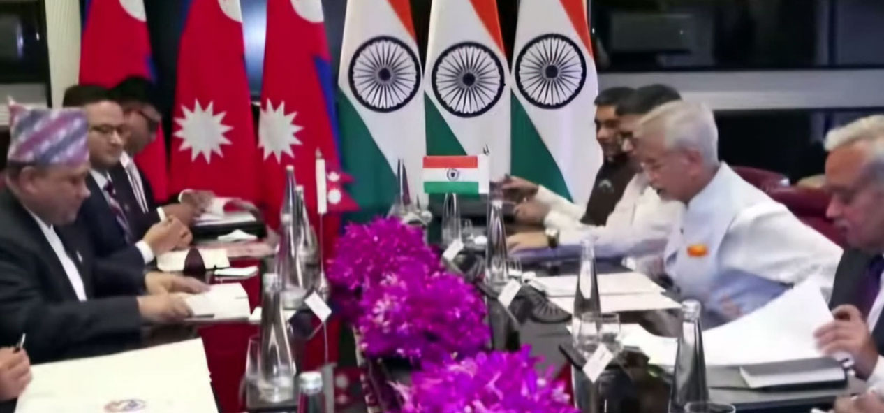 भारतीय समकक्षीसँग परराष्ट्रमन्त्री खनालको भेट